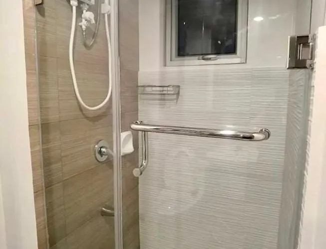 Avida Riala Towers-stylish & 1br 아파트호텔 4*